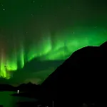 A Stone's Throw Away From Rorvikstranda, In Beautiful Lofoten! Feriehus Storoya