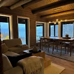 A Stone's Throw Away From Rorvikstranda, In Beautiful Lofoten! Feriehus Storoya