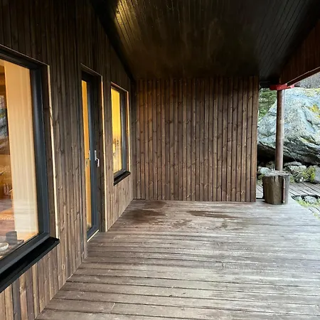 A Stone's Throw Away From Rorvikstranda, In Beautiful Lofoten! Storoya