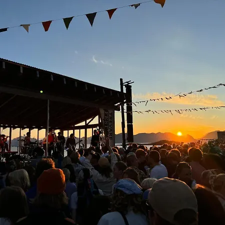 A Stone's Throw Away From Rorvikstranda, In Beautiful Lofoten! Prázdninový dům