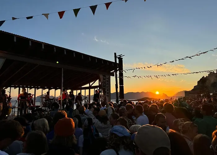 A Stone's Throw Away From Rorvikstranda, In Beautiful Lofoten! בית נופש