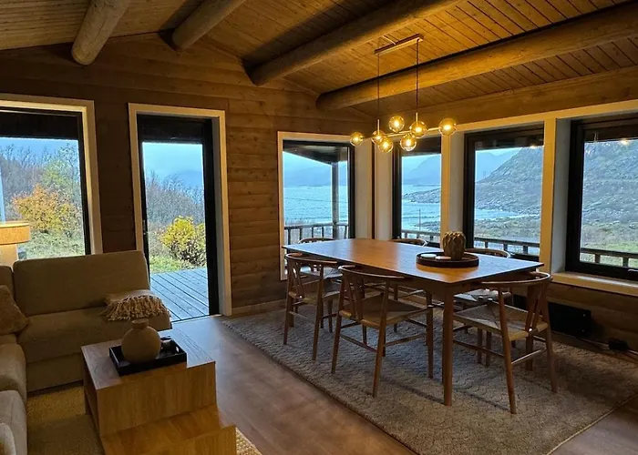 A Stone's Throw Away From Rorvikstranda, In Beautiful Lofoten! *