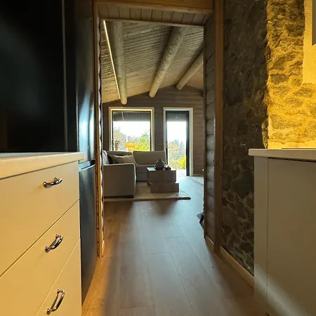 A Stone's Throw Away From Rorvikstranda, In Beautiful Lofoten! Casa de Férias Storoya