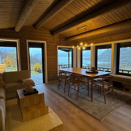 A Stone's Throw Away From Rorvikstranda, In Beautiful Lofoten! *